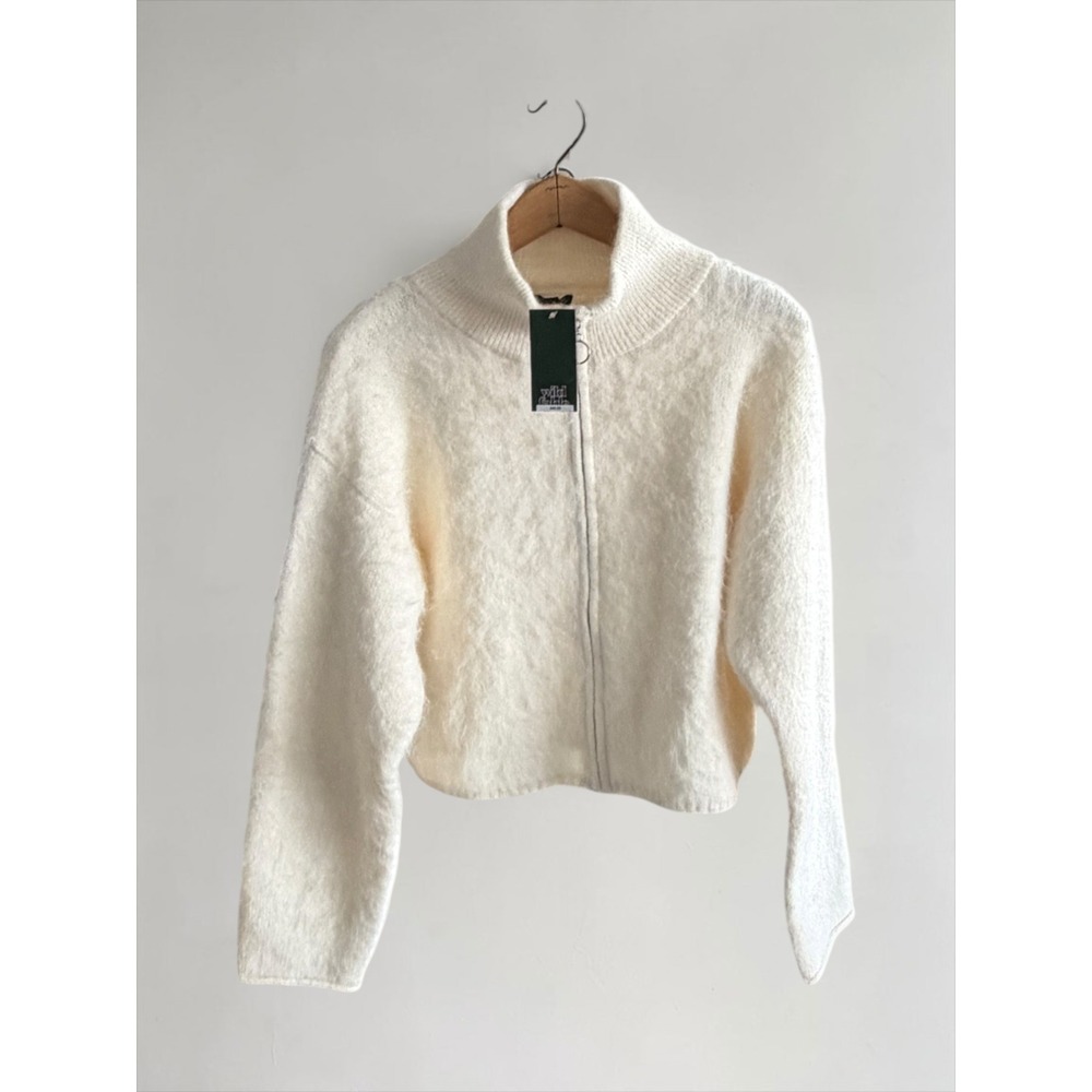 Wild Fable Ivory Fuzzy Zip Up Mock Neck Cropped Sweater XS Oversized Cream